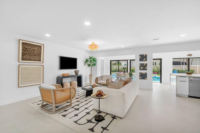 008-2708Northeast1stAvenue-WiltonManors-