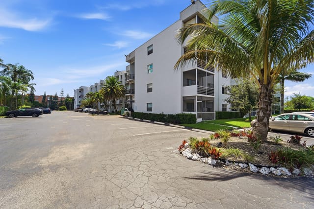 3000 E SUNRISE LAKES Drive E 223, Sunrise, FL 33322