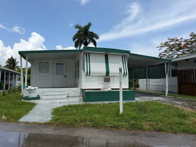 1670 SW 85th Avenue, Davie, FL 33324