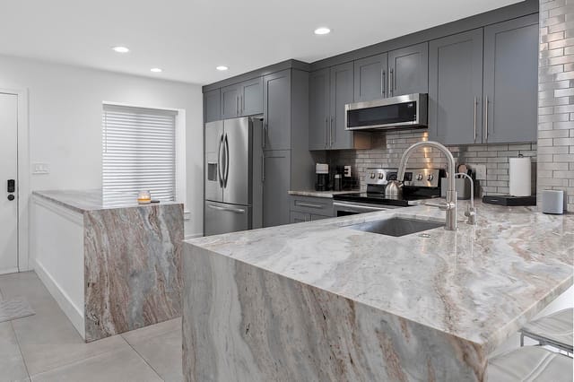 9184 NW 44 St Sunrise, Fl 33351 - - 009