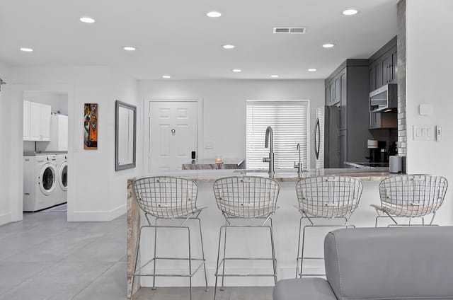9184 NW 44 St Sunrise, Fl 33351 - - 010