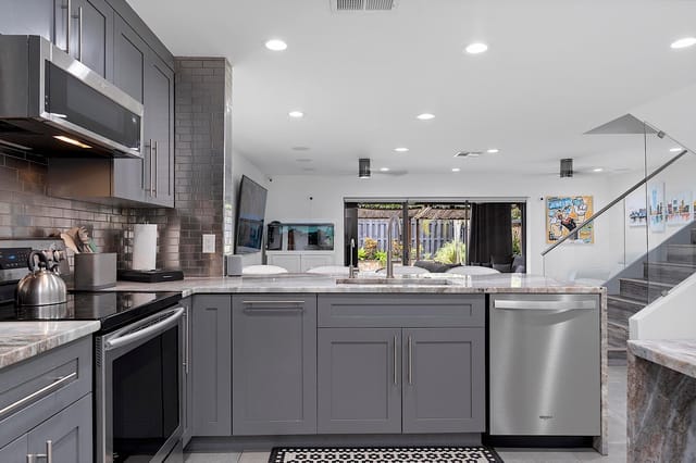 9184 NW 44 St Sunrise, Fl 33351 - - 012