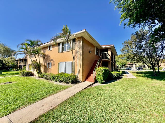 741 NW 104TH Avenue 203, Pembroke Pines, FL 33026