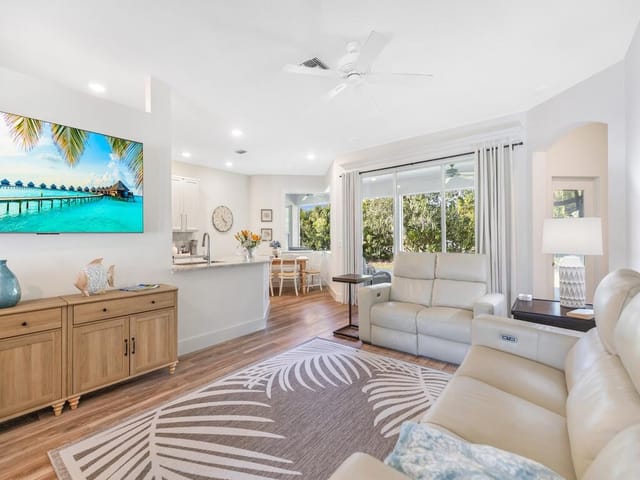 5765 W 1ST Square SW, Vero Beach, FL 32968