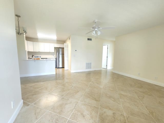 LIVING ROOM/dining