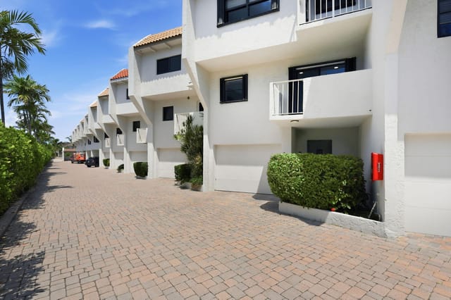 1222 Hillsboro Mile 15, Hillsboro Beach, FL 33062