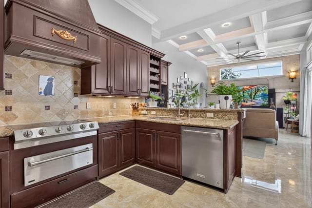 28-web-or-mls-4909-0939