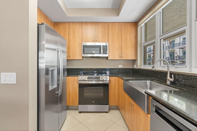 12-web-or-mls-2617 NE 14th Ave 109, Wilt