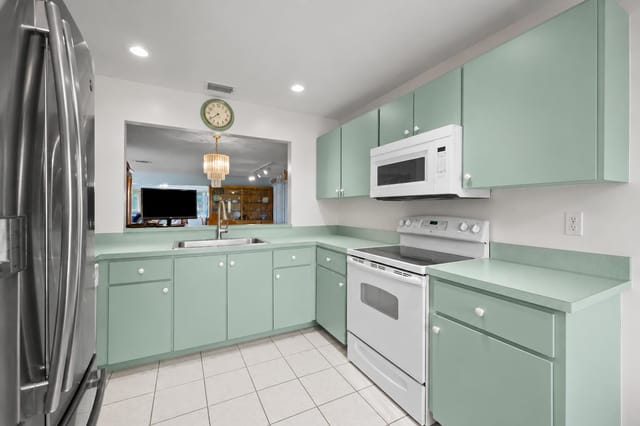 6127 RAINBOW Circle, Greenacres, FL 33463
