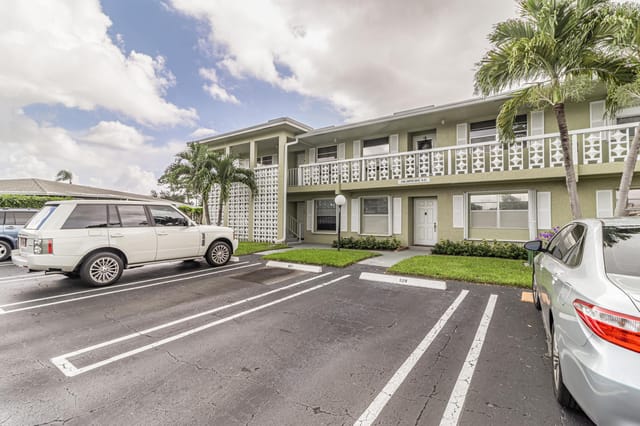 2460 Juniper Drive 201, Delray Beach, FL 33445