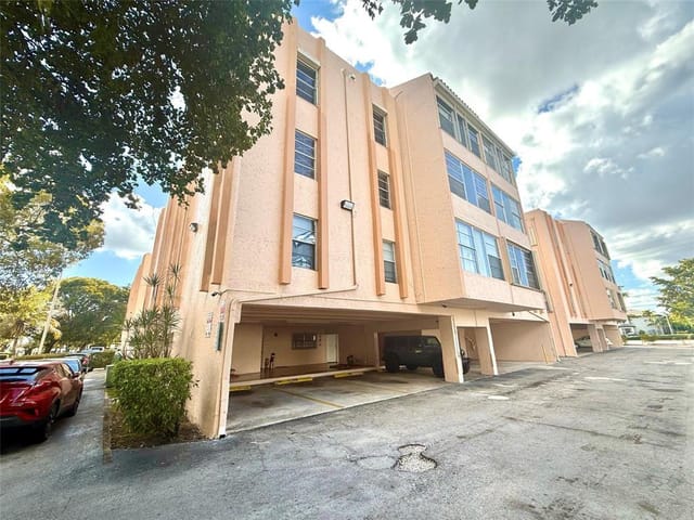 7345 W 4TH Avenue 403, Hialeah, FL 33014