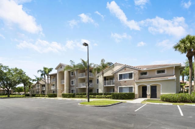 121 SW PALM Drive 104, Port St. Lucie, FL 34986
