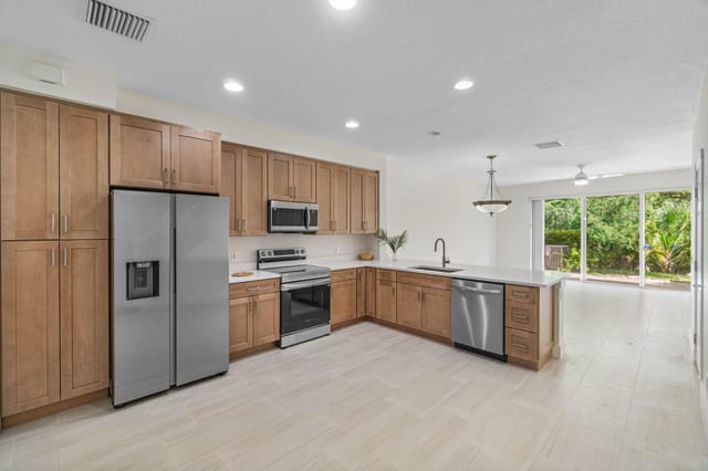 1182 Pinewood Lake Court, Greenacres, FL 33415