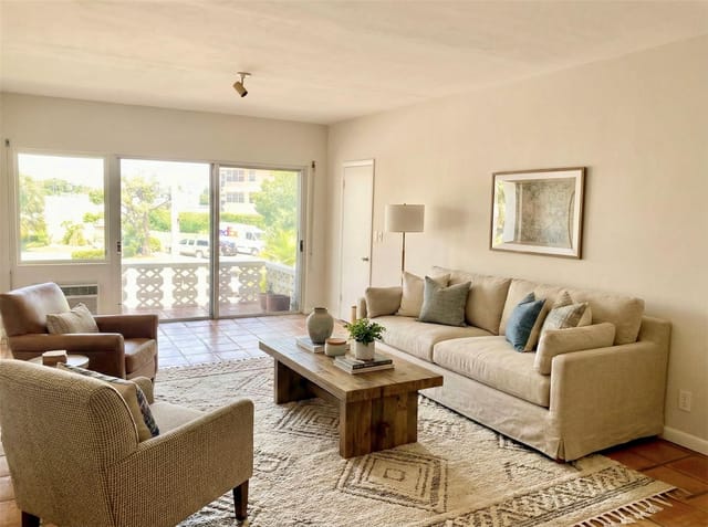 9271 W BAY HARBOR Drive 11, Bay Harbor Islands, FL 33154
