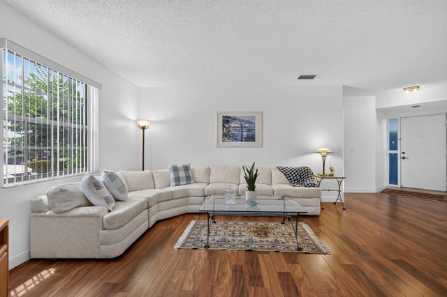 5135 FLORIA Drive G, Boynton Beach, FL 33437