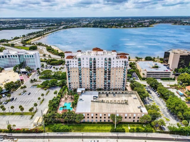 616 CLEARWATER PARK Road 602, West Palm Beach, FL 33401