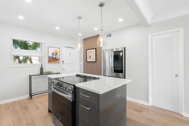 8-web-or-mls-2758 NE 30th Ave, Lighthous