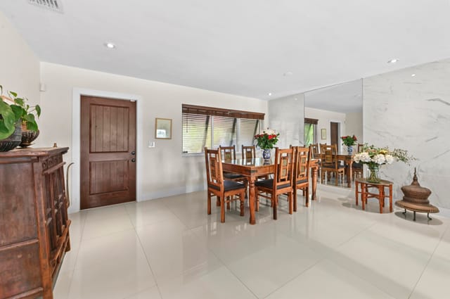 07 Dining area 02