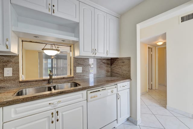 610 NE 12TH Avenue 306, Hallandale Beach, FL 33009