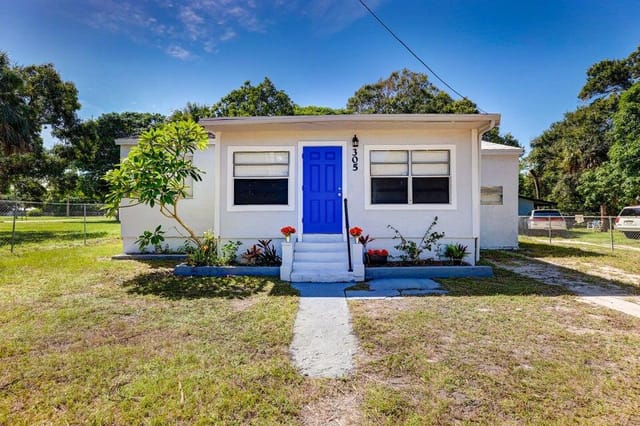 305 N 13TH Street, Fort Pierce, FL 34950