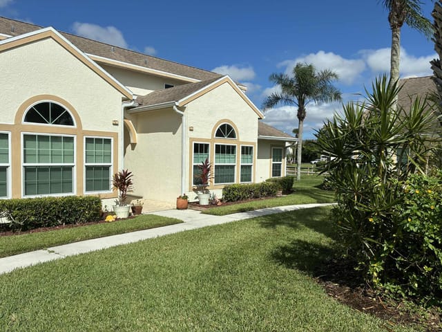 1827 Aynsley Way 4, Vero Beach, FL 32966