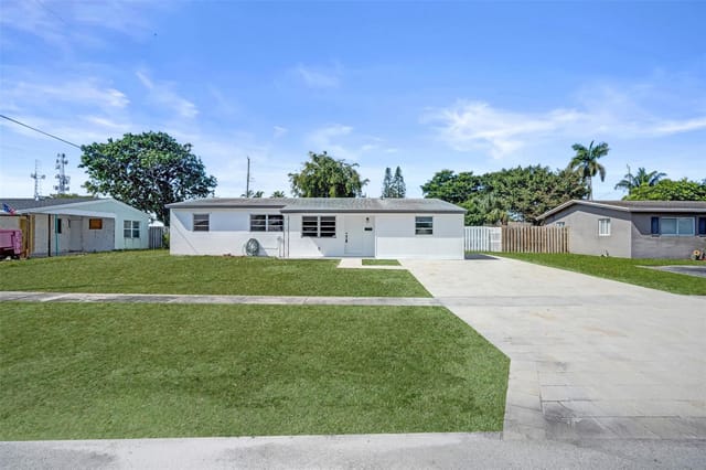1437 SW 1ST Avenue, Deerfield Beach, FL 33441