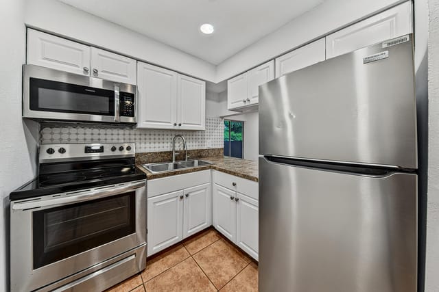 825 SW 10th Street D, Hallandale Beach, FL 33009