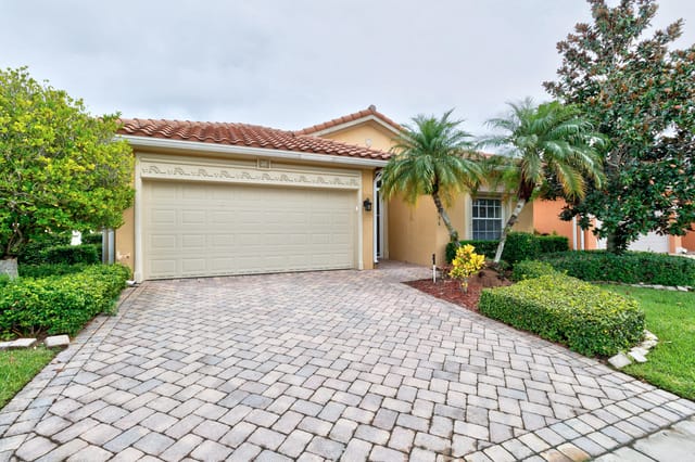 6396 LENNOX Lane, Vero Beach, FL 32966