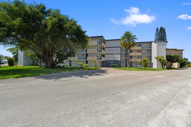 5275 NW 10TH Court 305, Plantation, FL 33313