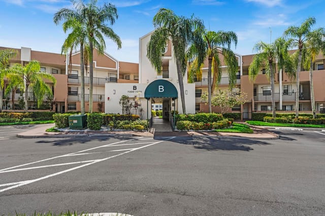 7216 Fairfax Drive 109, Tamarac, FL 33321