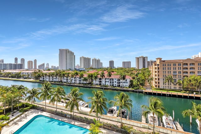 2950 NE 188th Street 122, Aventura, FL 33180