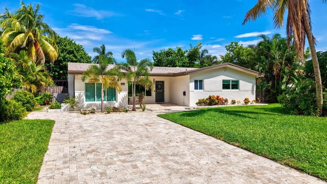 4760 NE 17th Avenue, Oakland Park, FL 33334
