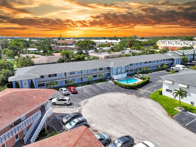 4111 NE 21ST Way 211C, Lighthouse Point, FL 33064