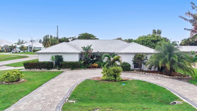 1577 Thumb Point Drive, Fort Pierce, FL 34949