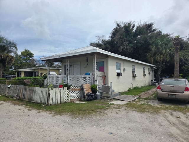918 N 10TH Street, Fort Pierce, FL 34950