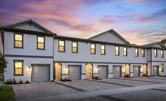 6740 KAVAGI Drive Latitude 207-07, Lantana, FL 33462