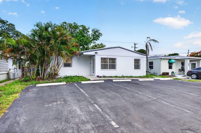 130 NE 51ST Street, Oakland Park, FL 33334
