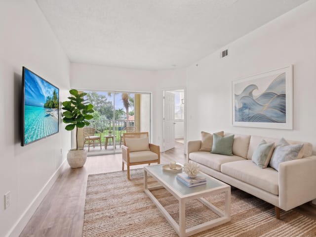 2020 GREENVIEW SHORES Boulevard 109, Wellington, FL 33414