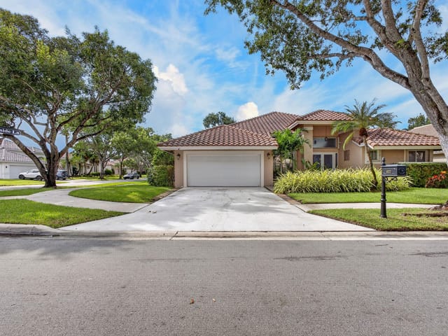832 WATERVIEW Drive, Weston, FL 33326
