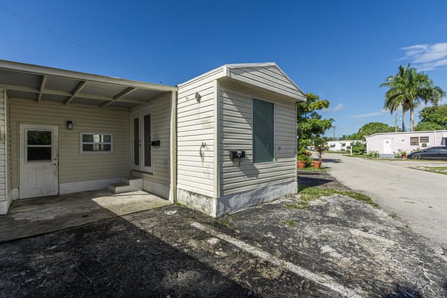 2776 NW 29th Place, Oakland Park, FL 33311