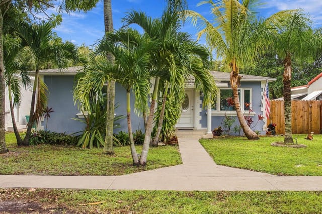 245 SW 5TH Street, Dania Beach, FL 33004