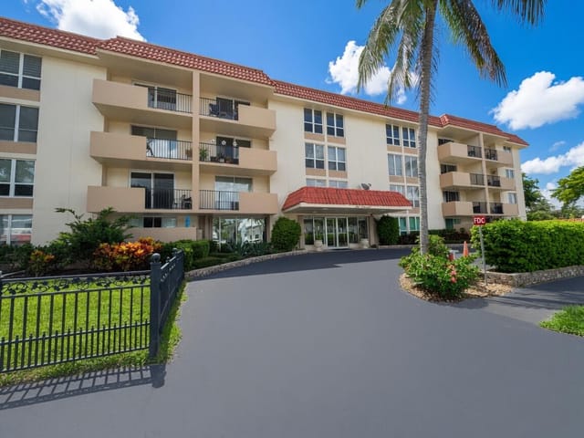 1000 SPANISH RIVER Road 4P, Boca Raton, FL 33432
