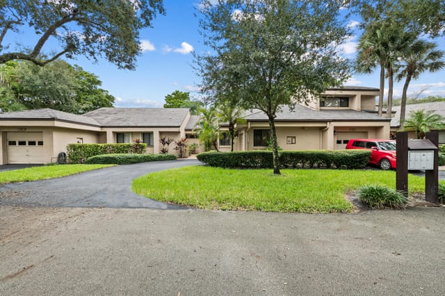 9212 CHELSEA Drive N, Plantation, FL 33324