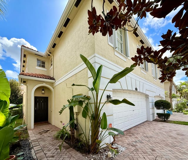 9138 Villa Palma Lane, Palm Beach Gardens, FL 33418