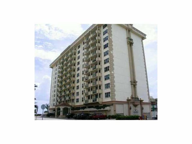 9195 COLLINS Avenue 709, Surfside, FL 33154