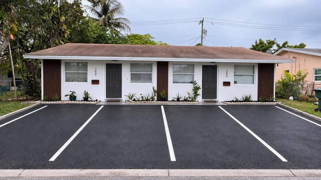 280 NE 40th Court, Oakland Park, FL 33334