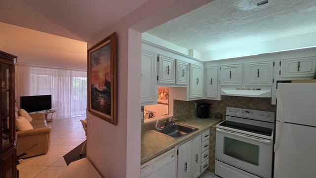 2801 Somerset Drive 407, Lauderdale Lakes, FL 33311
