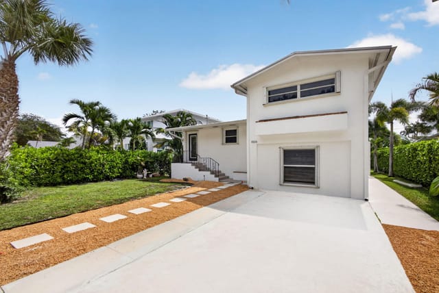 9106 SE VENUS Street, Hobe Sound, FL 33455