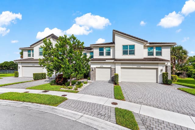 4392 VELEIROS Avenue, Deerfield Beach, FL 33064