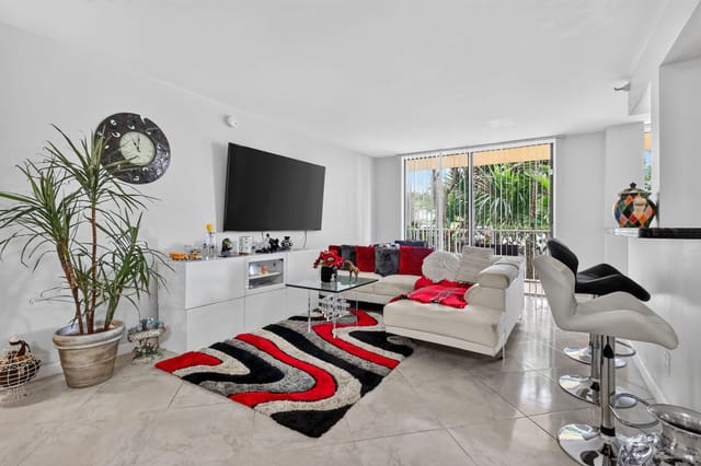 290 174TH Street L18, Sunny Isles Beach, FL 33160